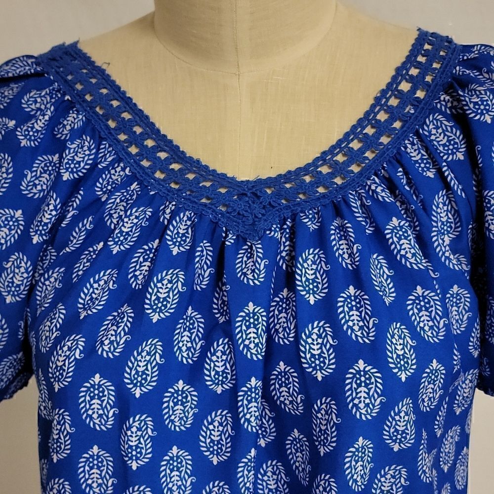 𝅺REBECCA Malone Medium V-Neck Patterned Top - Picture 2 of 8